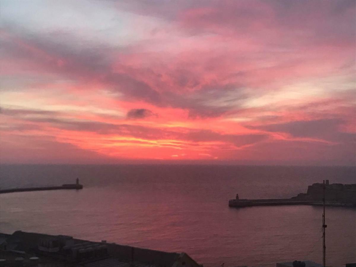 Sea View Large Valletta Appartment ภายนอก รูปภาพ